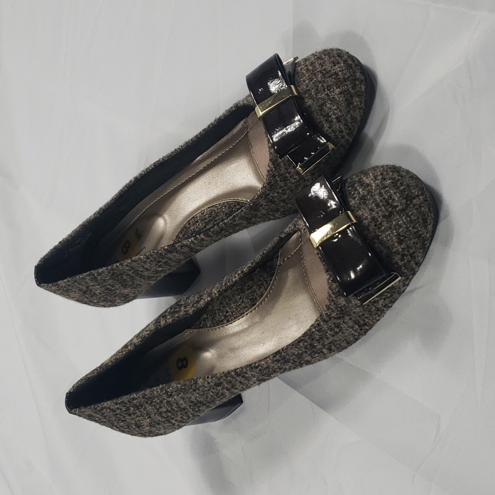 Soft Style, a Hush Puppies brand size 8 shoes.